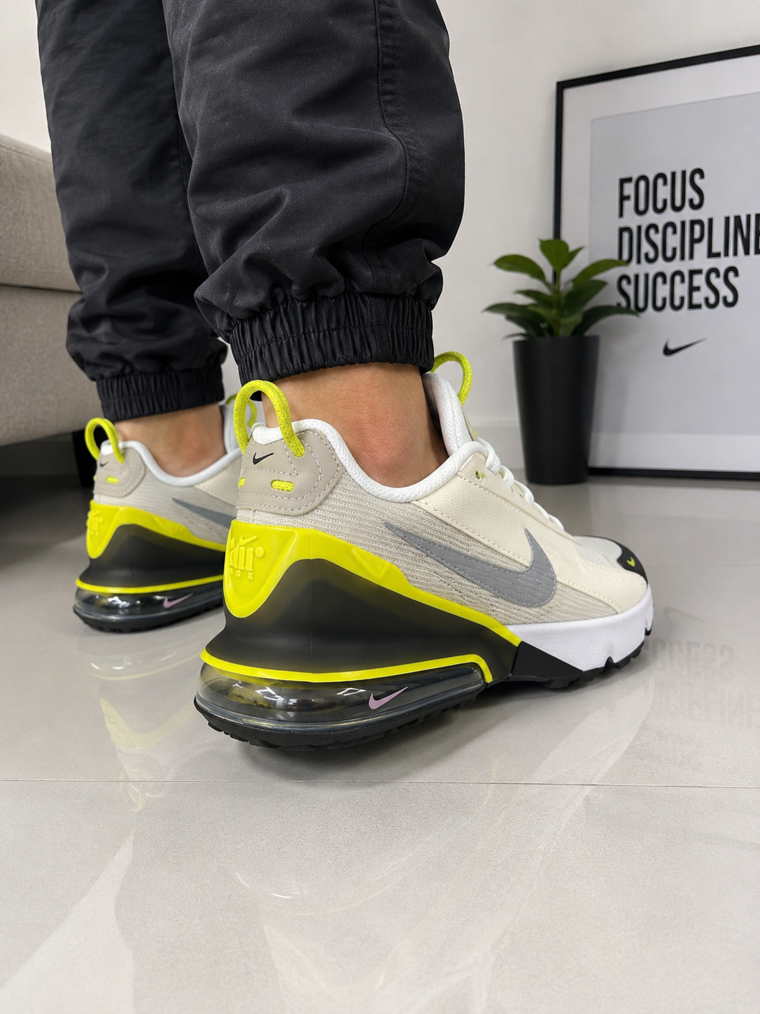 Nike AirMax 270