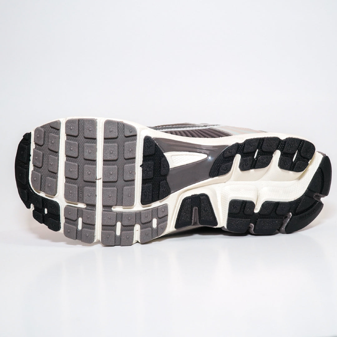 Nike Zoom Vomero 5 Marrón - Dama