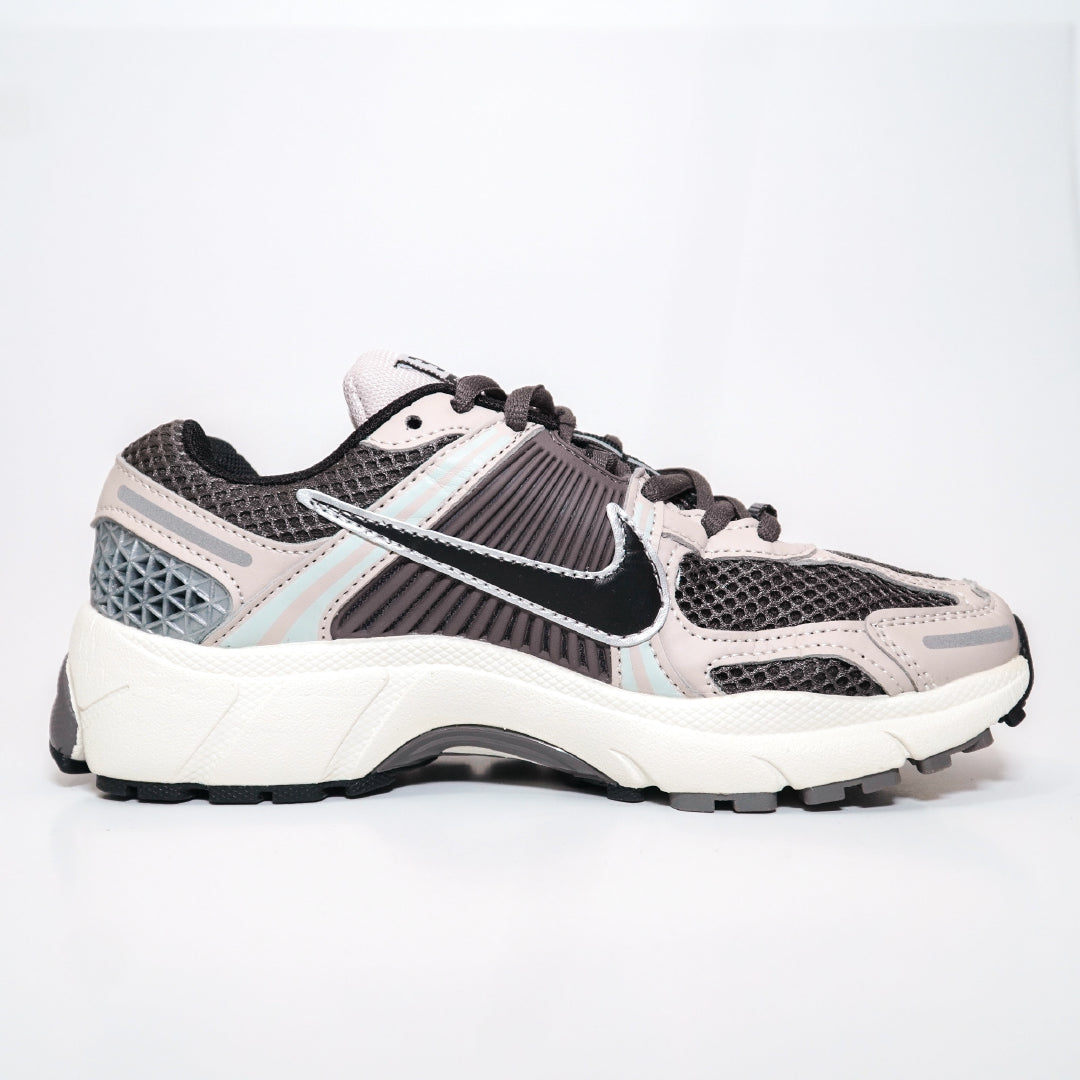 Nike Zoom Vomero 5 Marrón - Dama