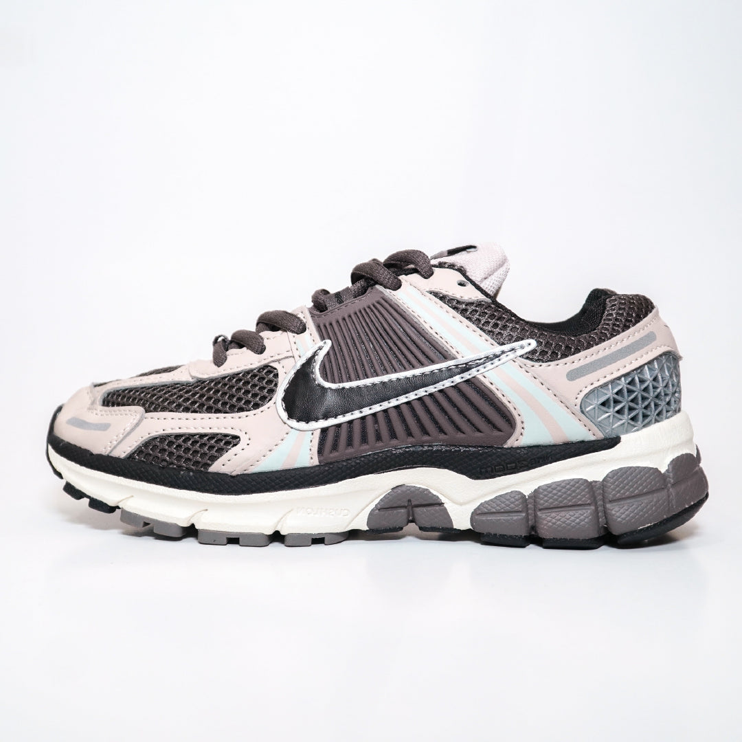 Nike Zoom Vomero 5 Marrón - Dama