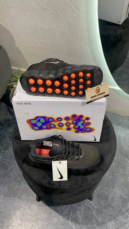 Nike Mind 002 Black / Hyper Crimson - Hombre